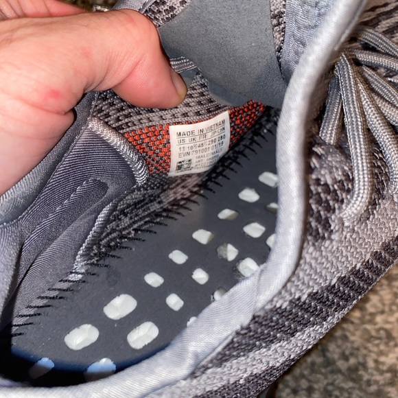 Adidas Yeezy 350 v2 belugas 2.0 - Picture 7 of 9